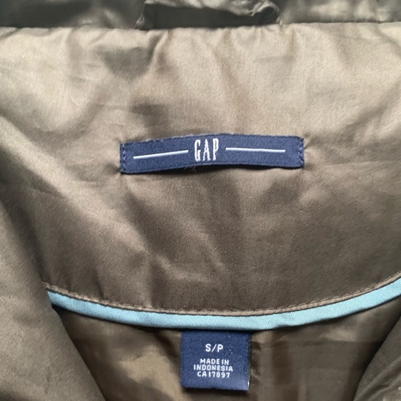 Gap Down Puffer Vest - Picture 3 of 3